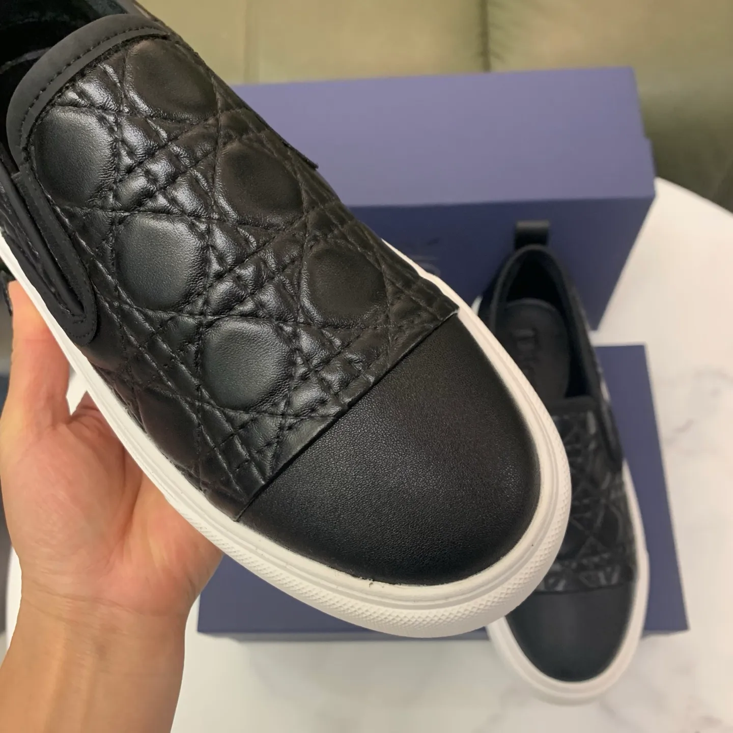 Men's men's shoes 💰400 [New style] 🧁🧁 Dior (velvet lining and leather lining are preferred when ordering) D's new product is on the market, full first-layer calfskin with embroidered classic diamond pattern D's craftsmanship, high-end and classy, ​​comfortable on the feet, versatile to wear, full of three-dimensional sense, available in 4 colors: black, coffee, gray and khaki, size: 39-44 (45 can be customized, cannot be returned)